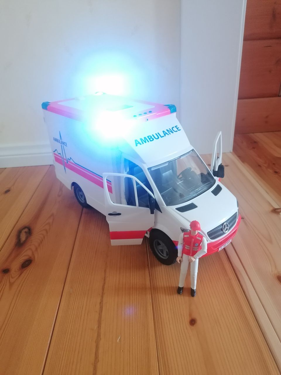 Bruder lelu ambulanssi ja kuski