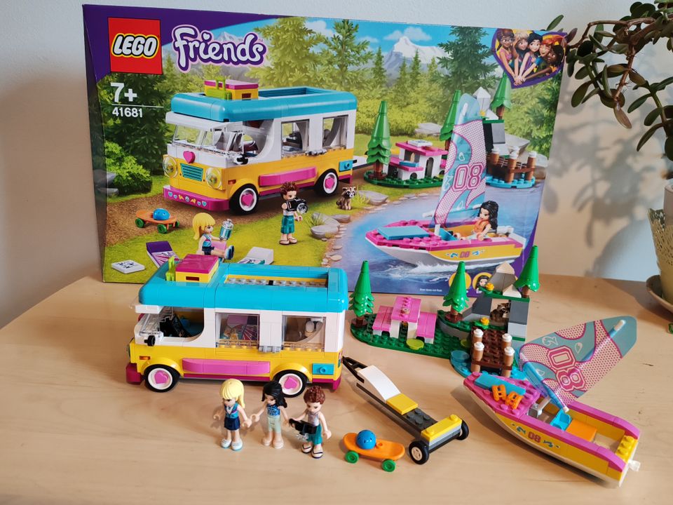 Lego Friends - setti 41681 Metsäretki asuntoautolla ja purjeveneillen