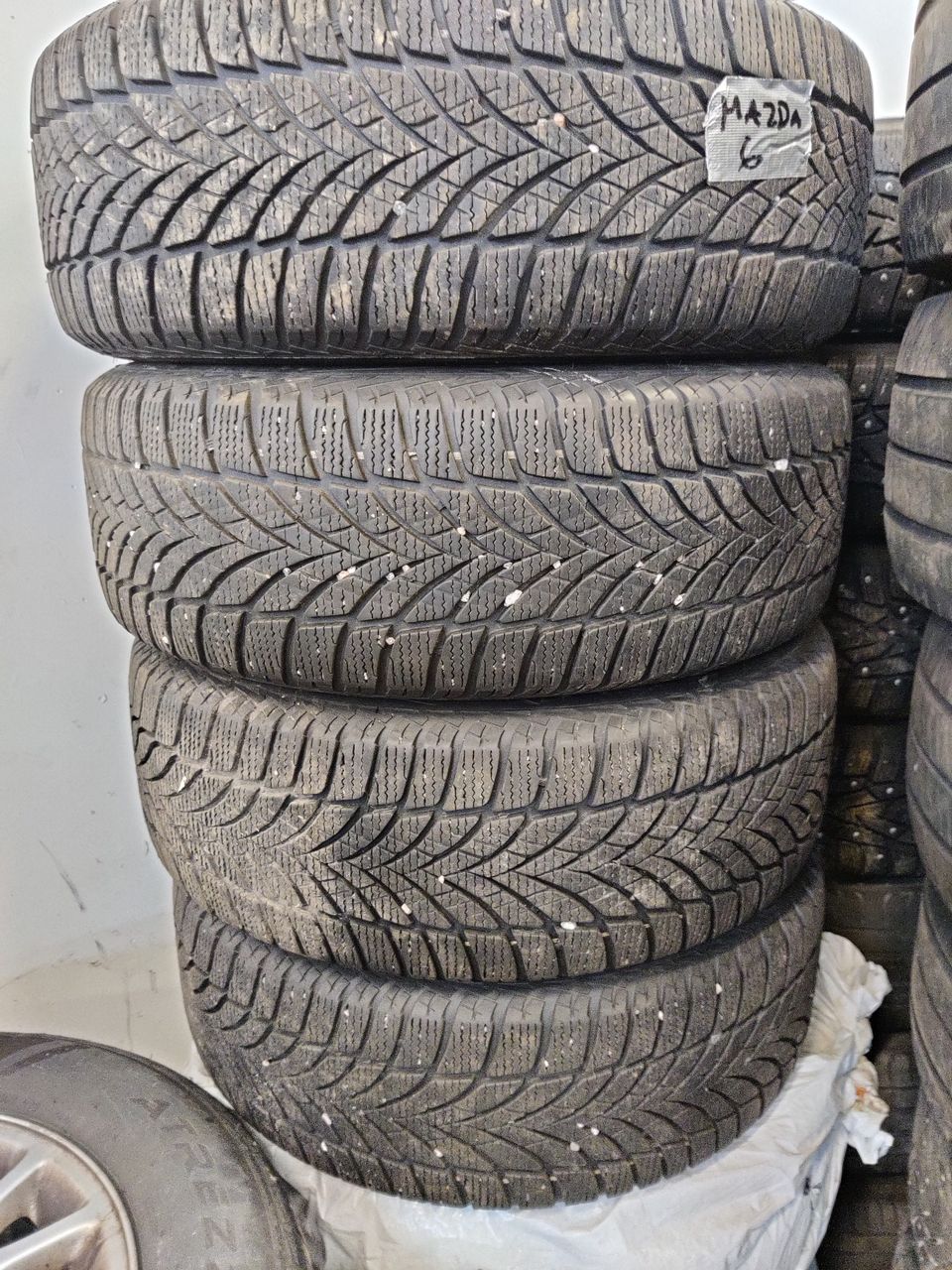 205/55r16 kitkarenkaat mazdan vanteilla