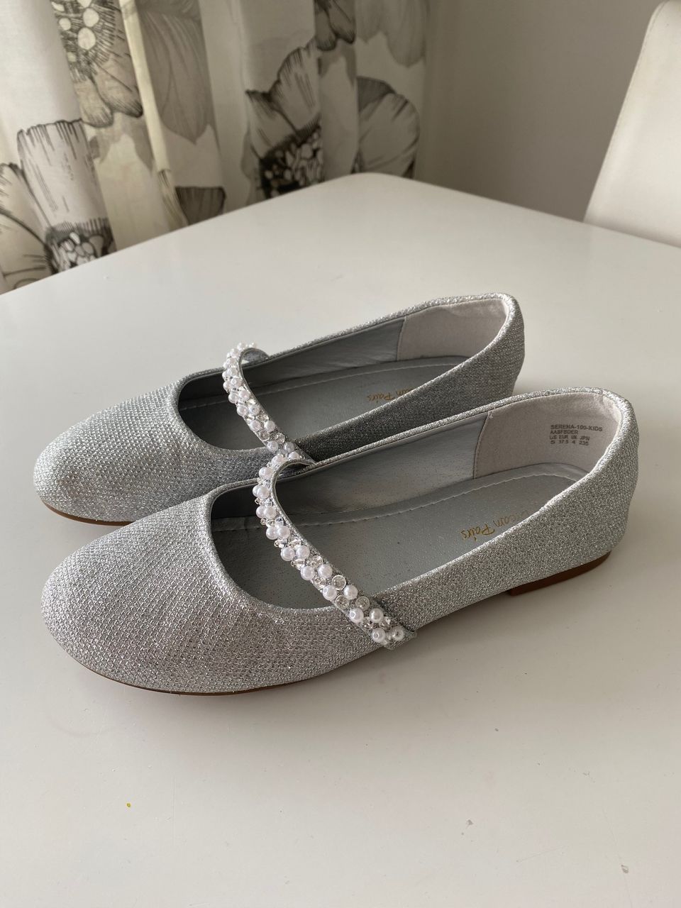 Tyttöjen ballerinat Dream Pairs. Koko 37,5