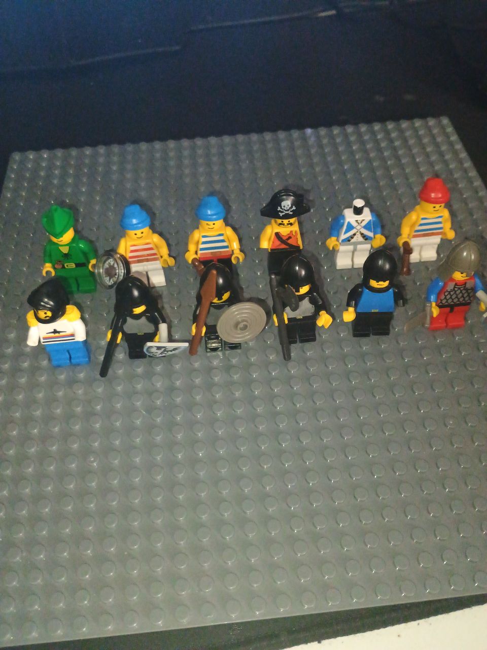 Lego vintage pirates ja Castle figuja