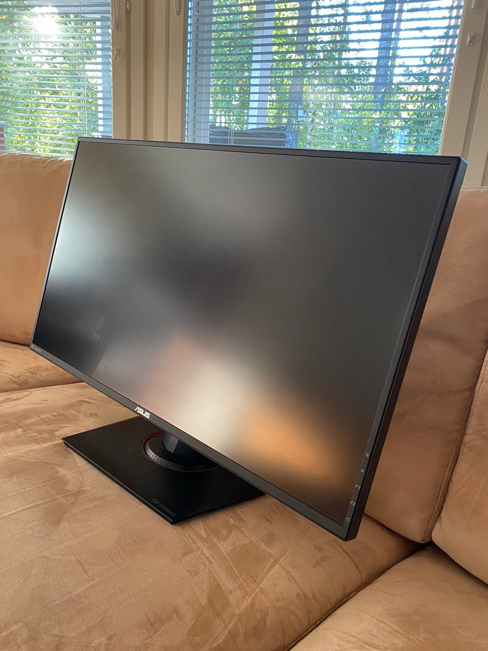 Asus VG279QM 27” 280hz pelinäyttö