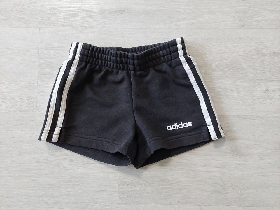 Adidas shortsit koko 128