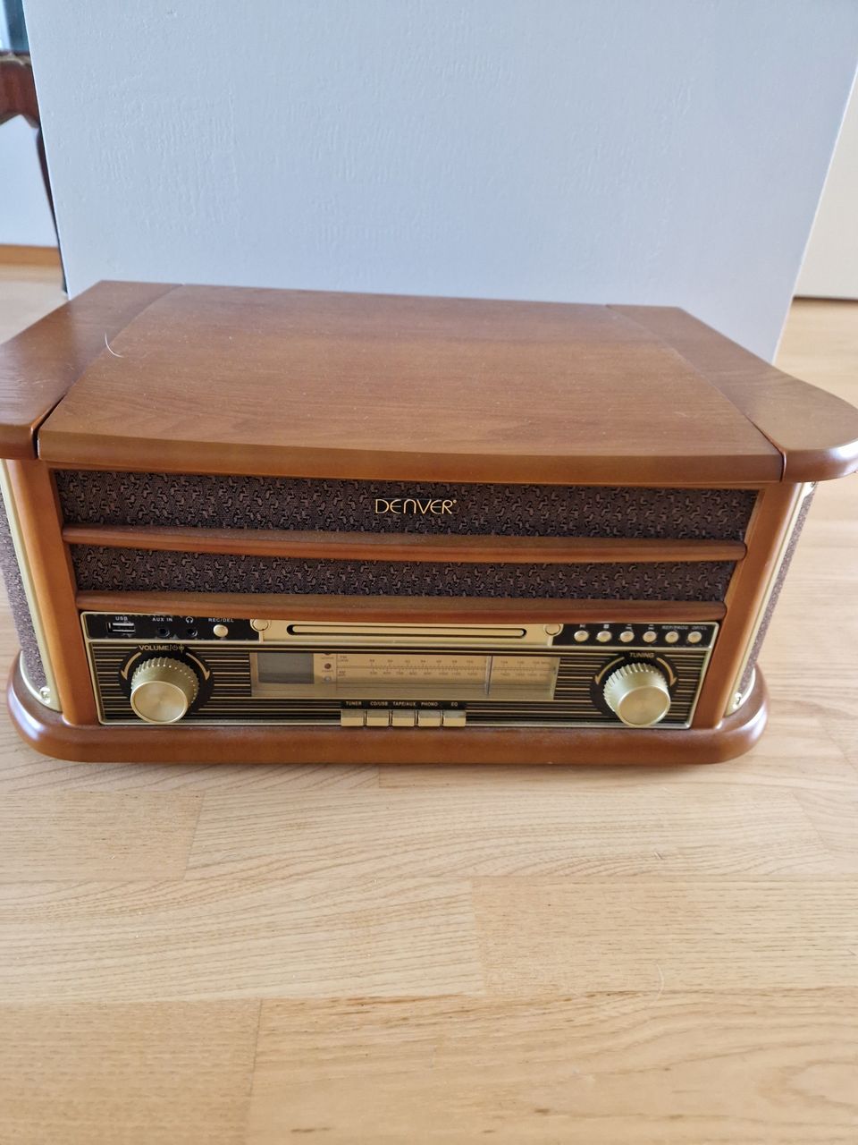 Denver "retro" radio