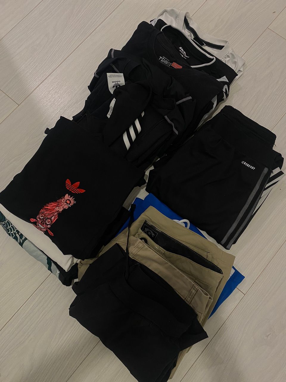 Urheilu Vaatepaketti S-M / ADIDAS,NIKE,BILLABONG,VANS