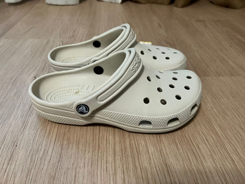 Crocsit, koko 38