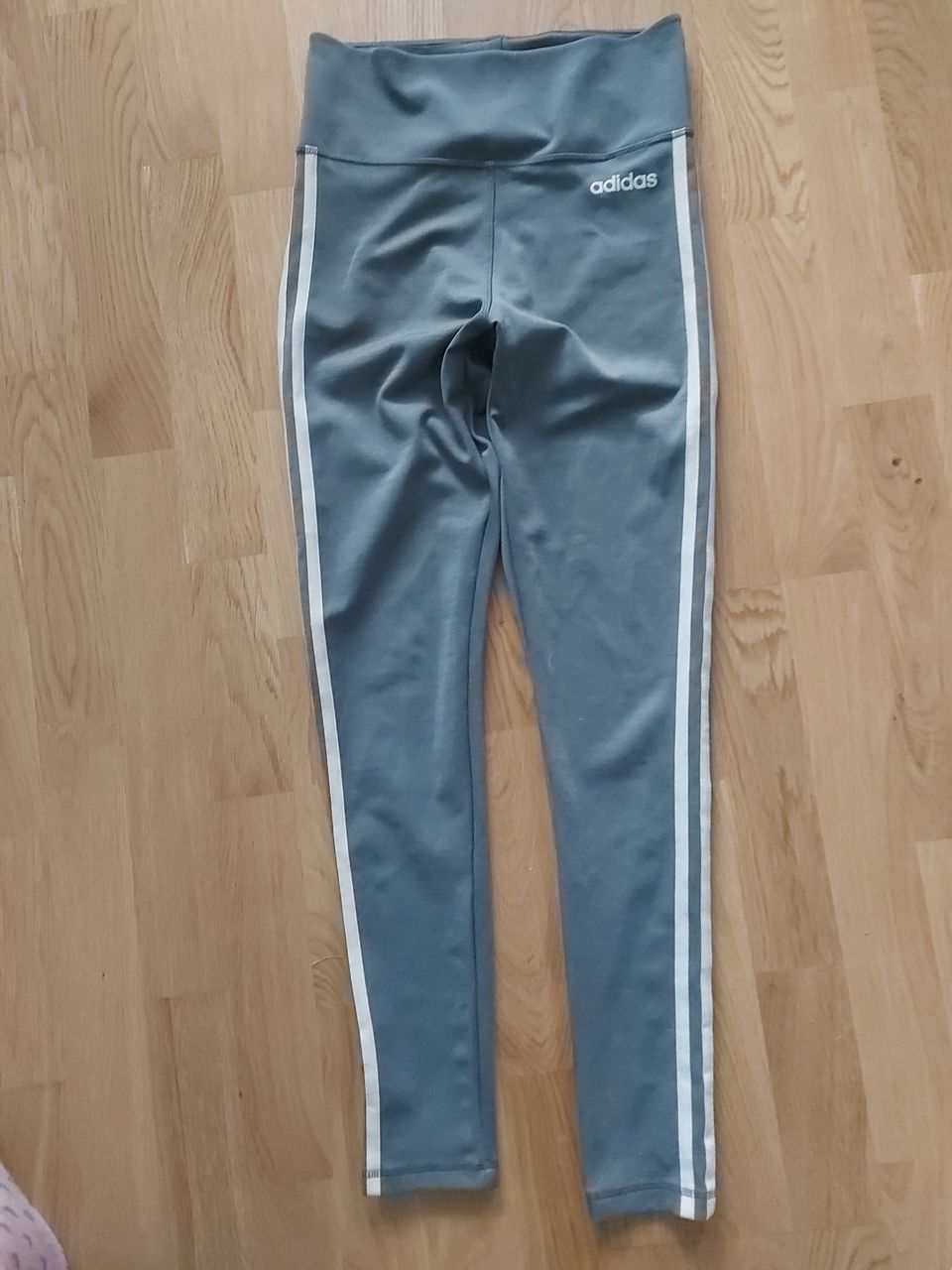 Adidas leggingsit, S