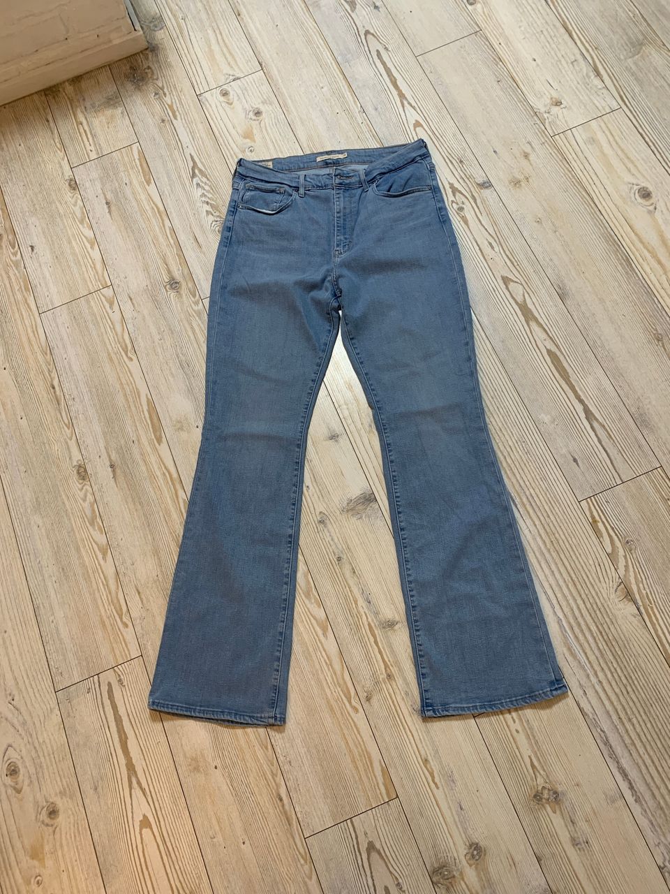 Levis 725 High Rise Bootcut 31”/34” vaaleansiniset