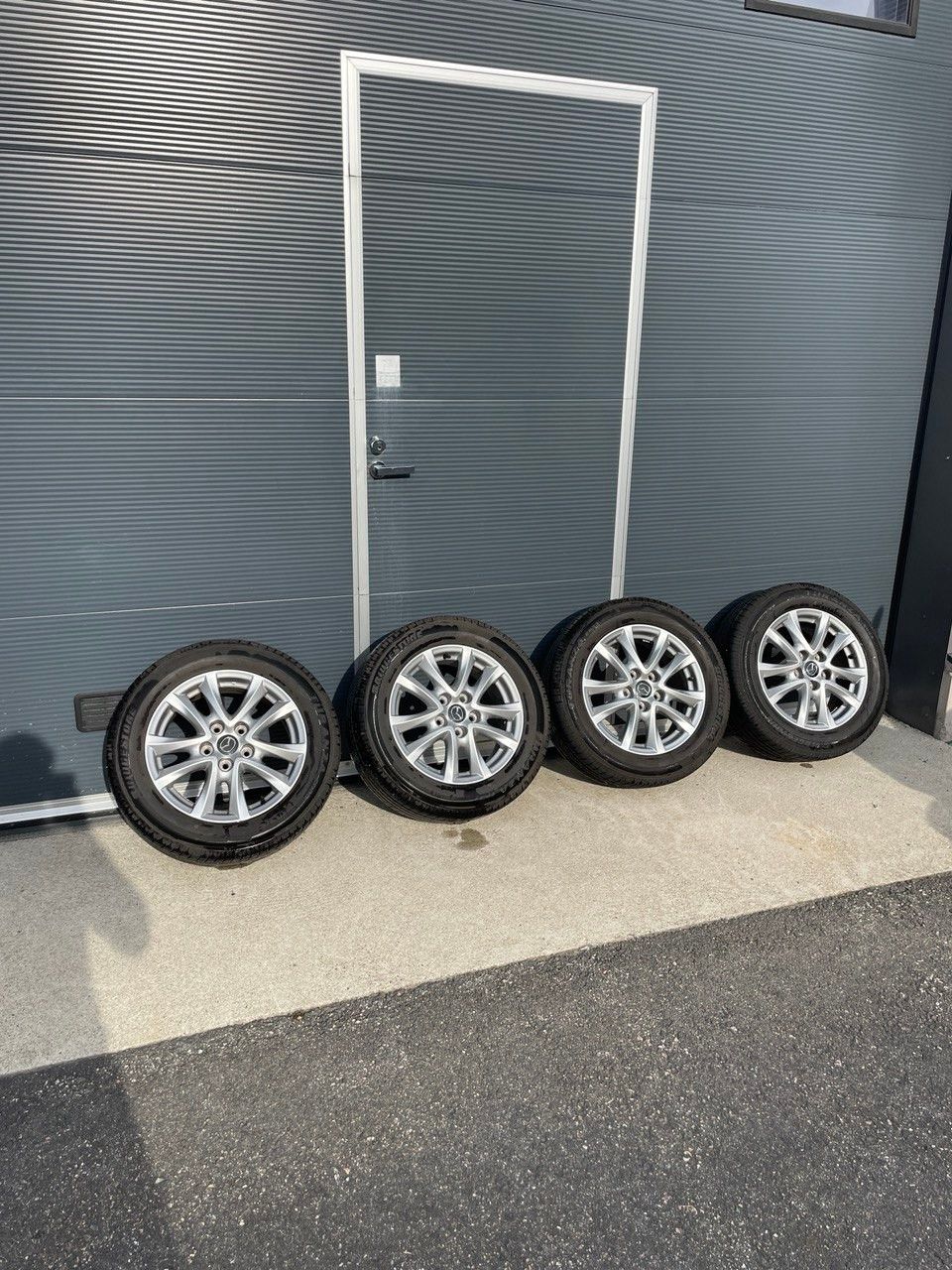 Mazda OEM alumiinivanteet/renkaat 16"