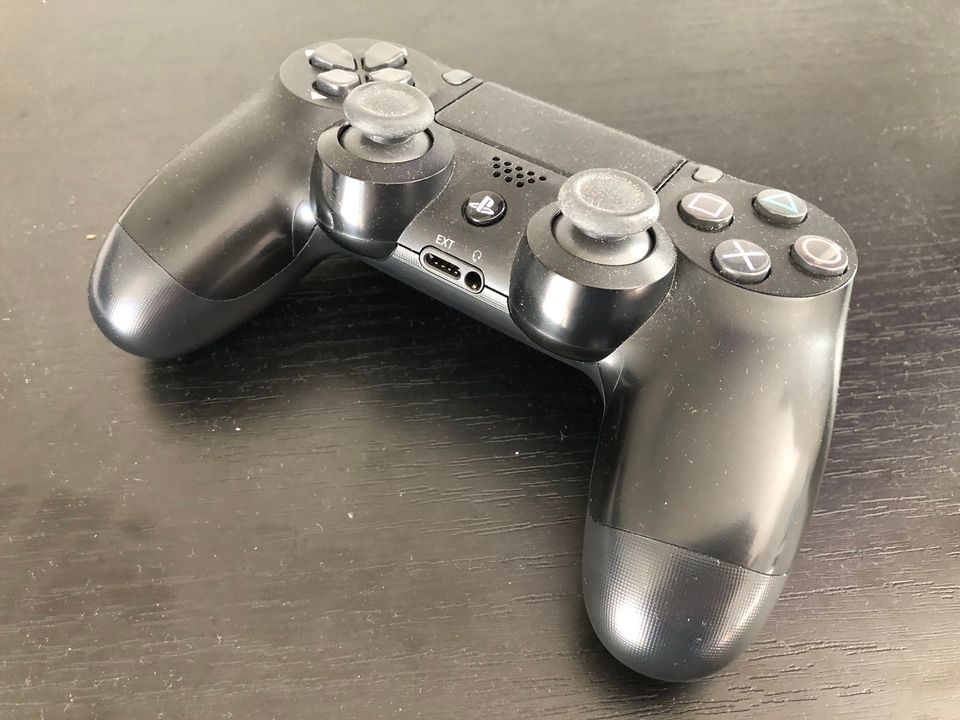 PS4 ohjainten puhdistusta