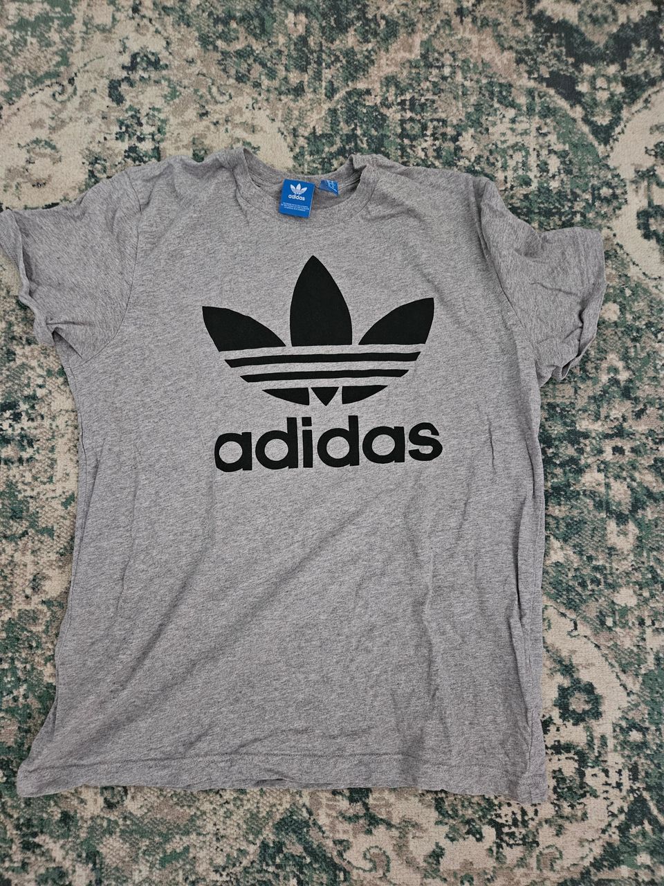 Adidas paidat