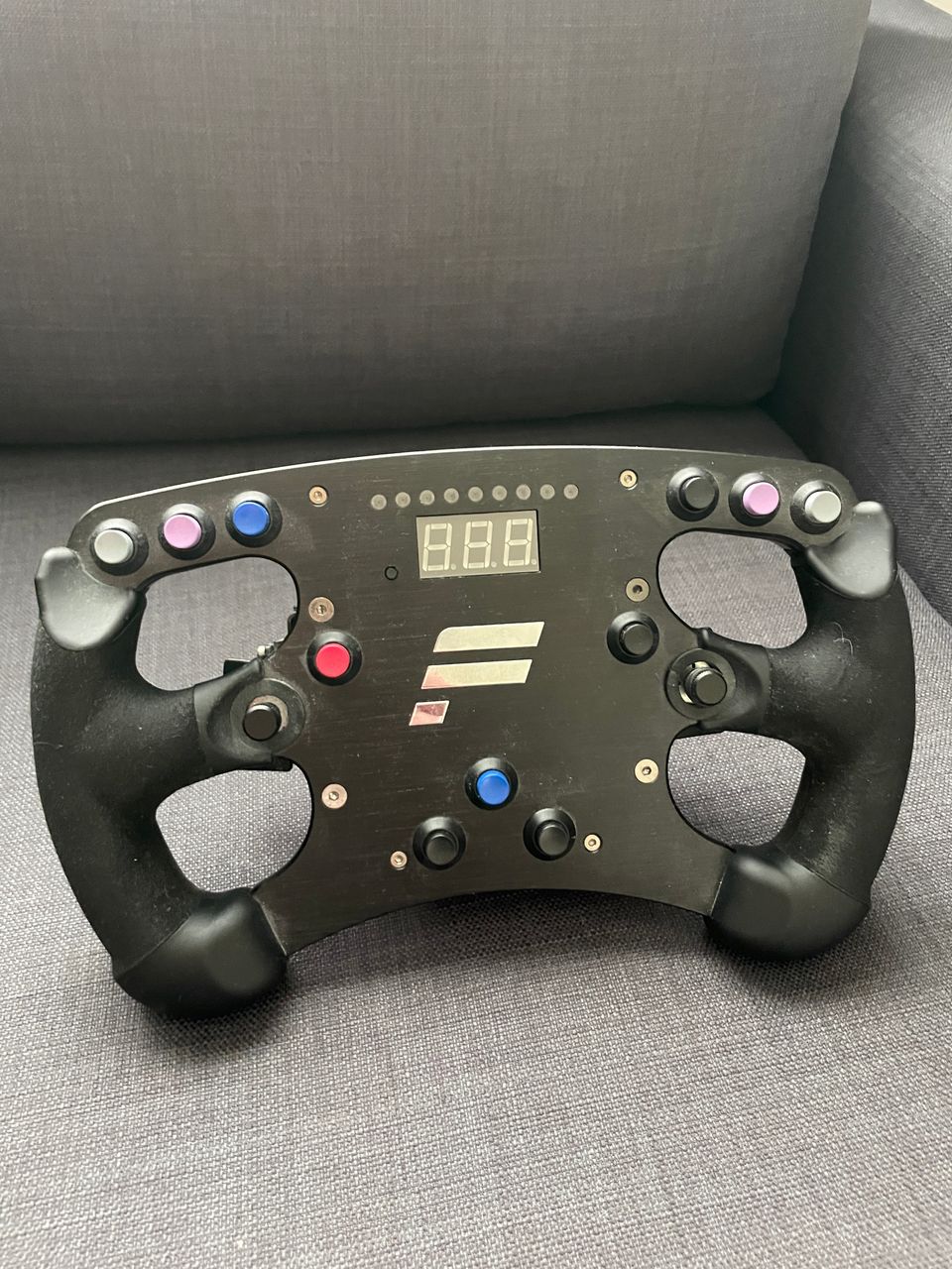 Myydään Fanatec ClubSport Formula ratti