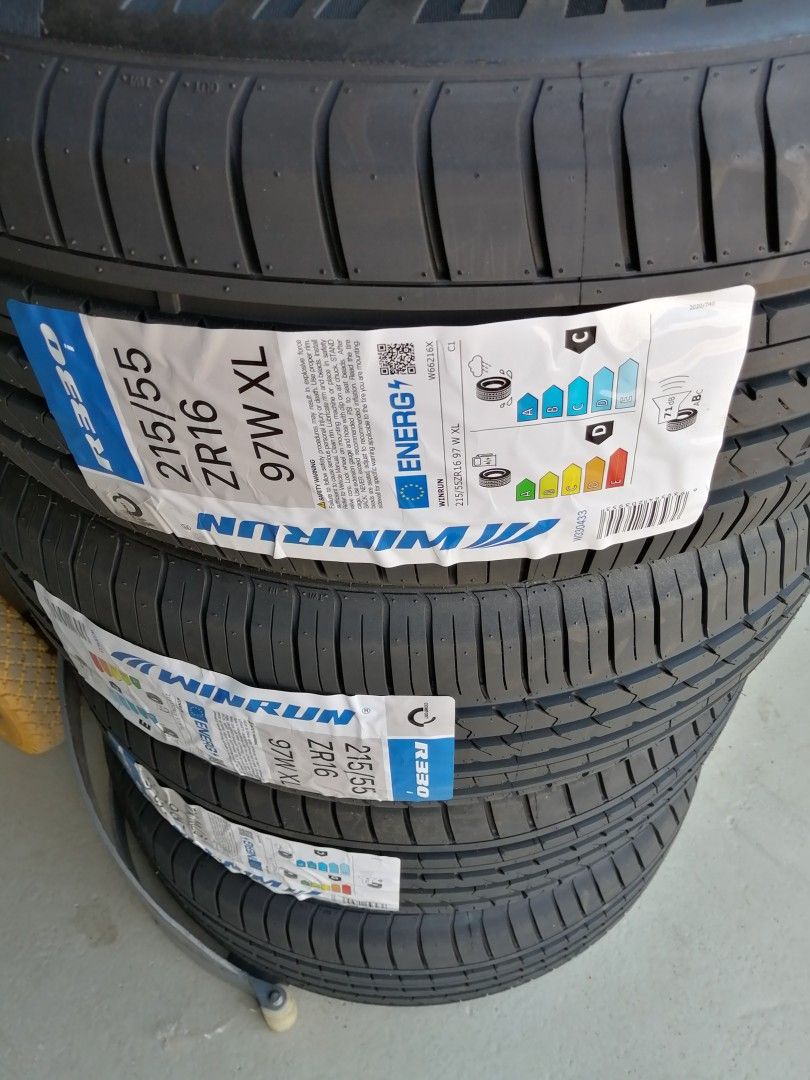 Uudet 215/55R16 kesärenkaat alle asennettuna