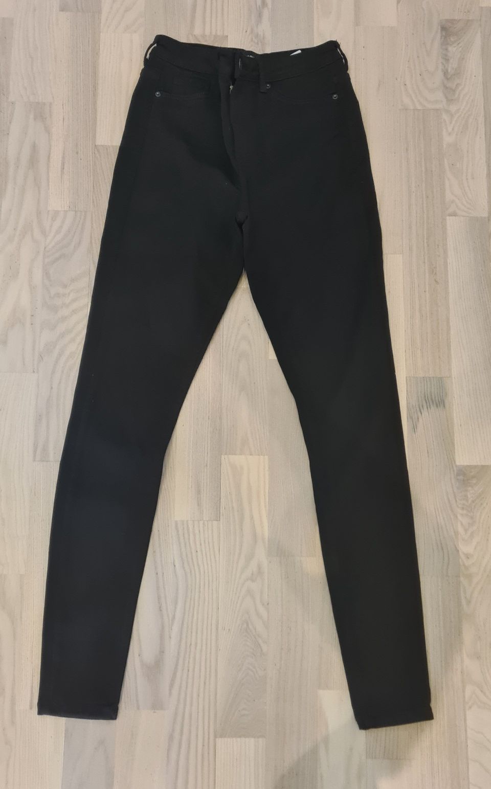 Vero Moda mustat taikafarkut M/34