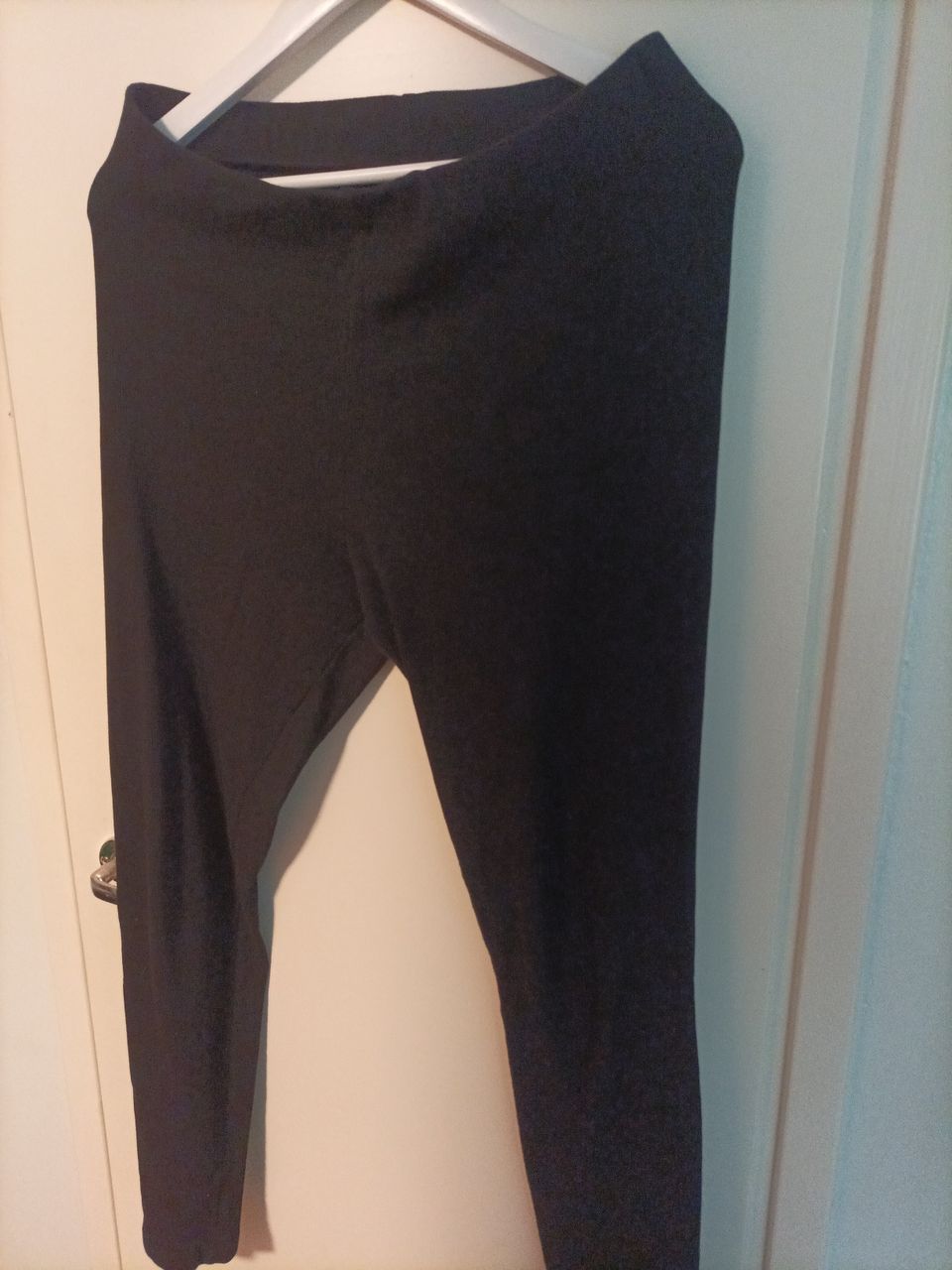 H&M mustat ribbilegginssit koko L