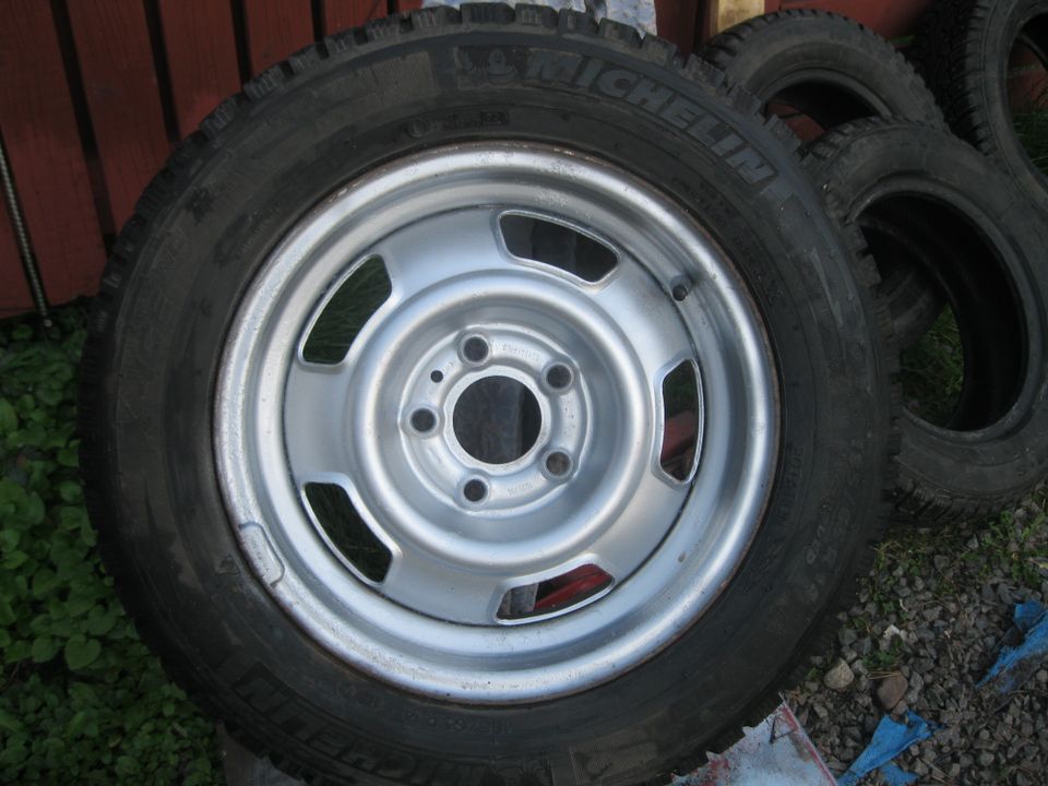 Volvo 240 vanne 14" +kolme nastarengasta