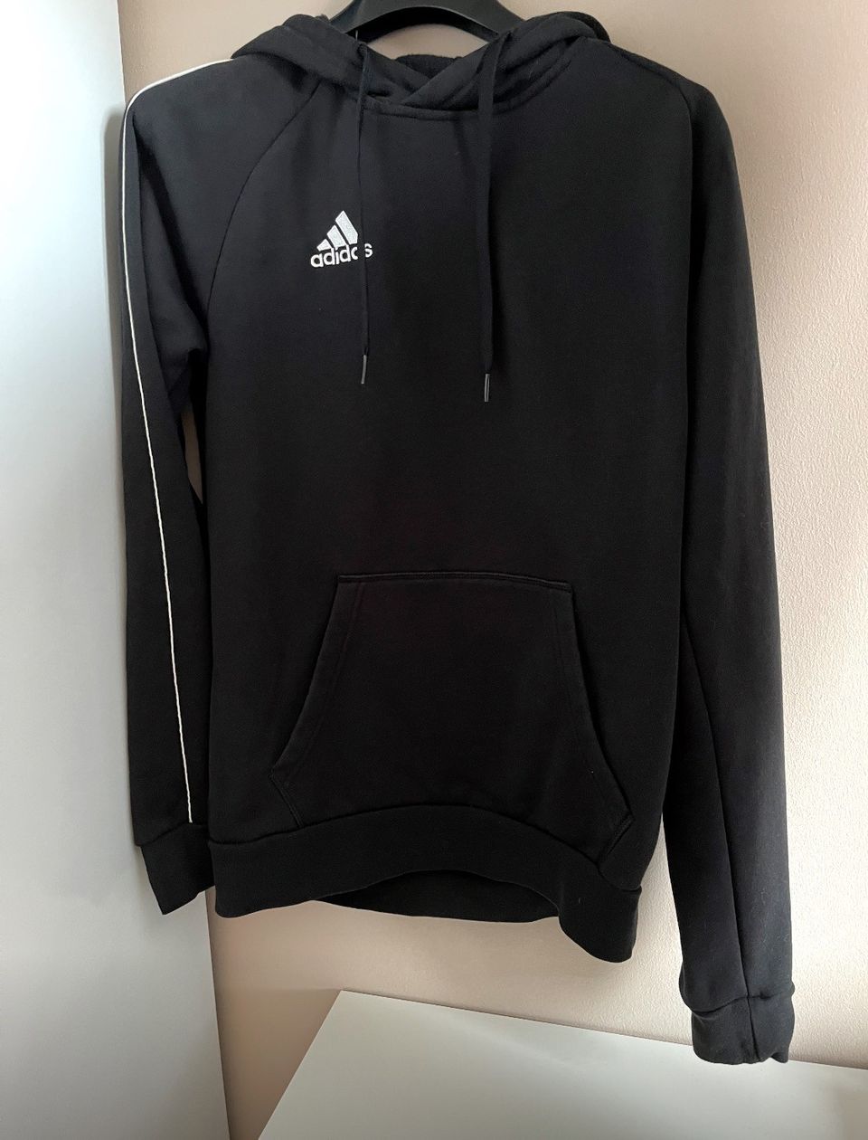 Adidas huppari