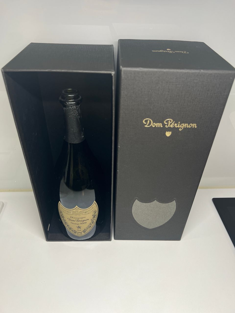 Dom Perignon 2009 pullo ja laatikko