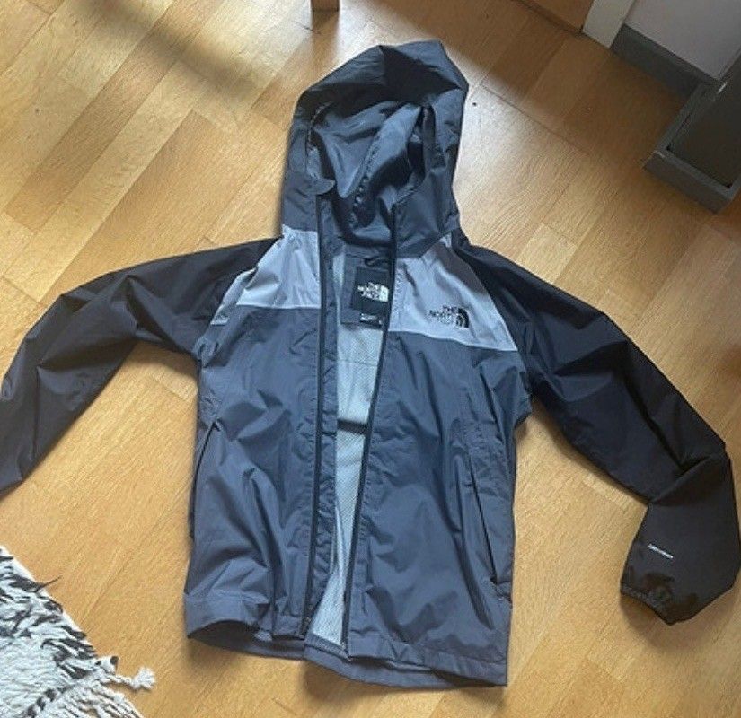 Käyttämätön The North Face lasten syystakki XL