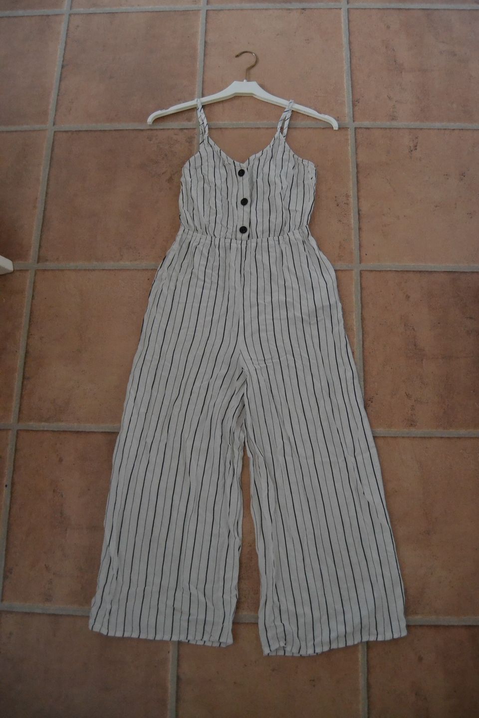 H&M musta-valkoinen jumpsuit 32