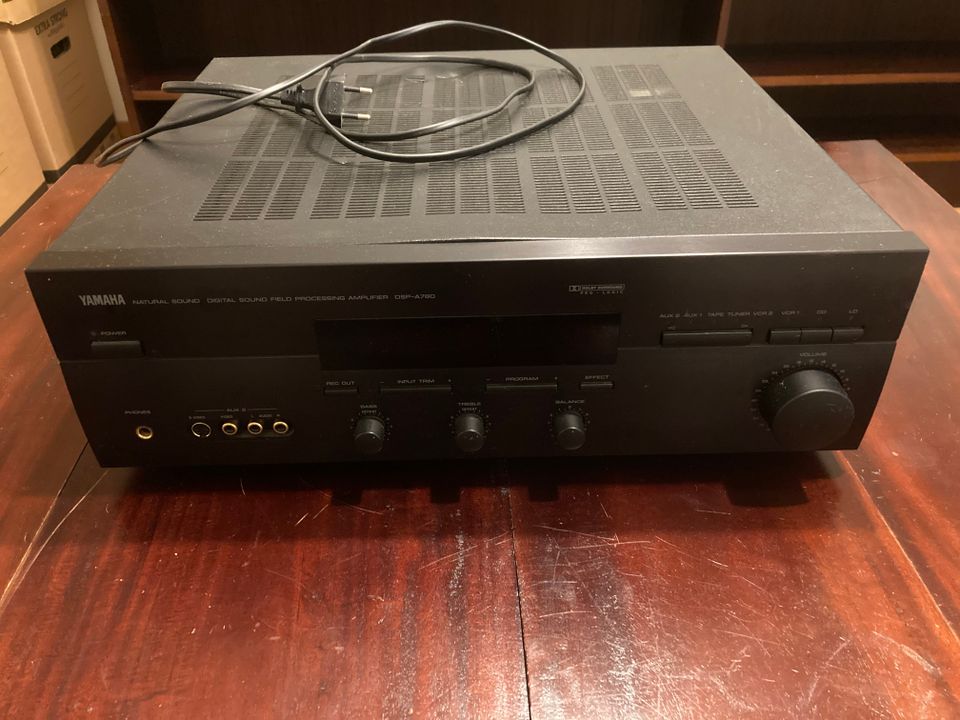 Yamaha DSP-A780 -viritinvahvistin