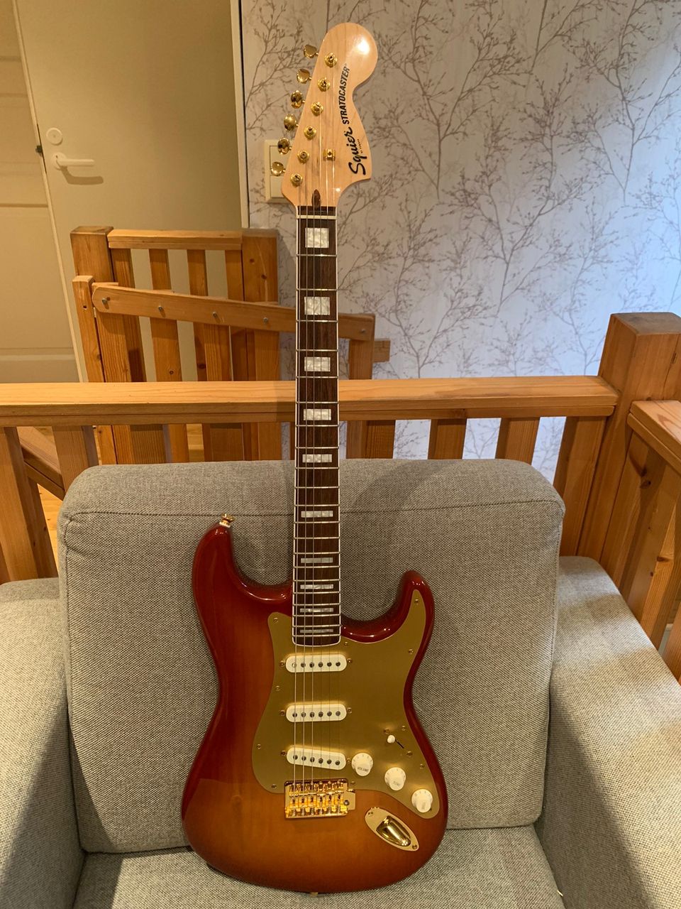 Squier 40th Anniversary Stratocaster Sähkökitara