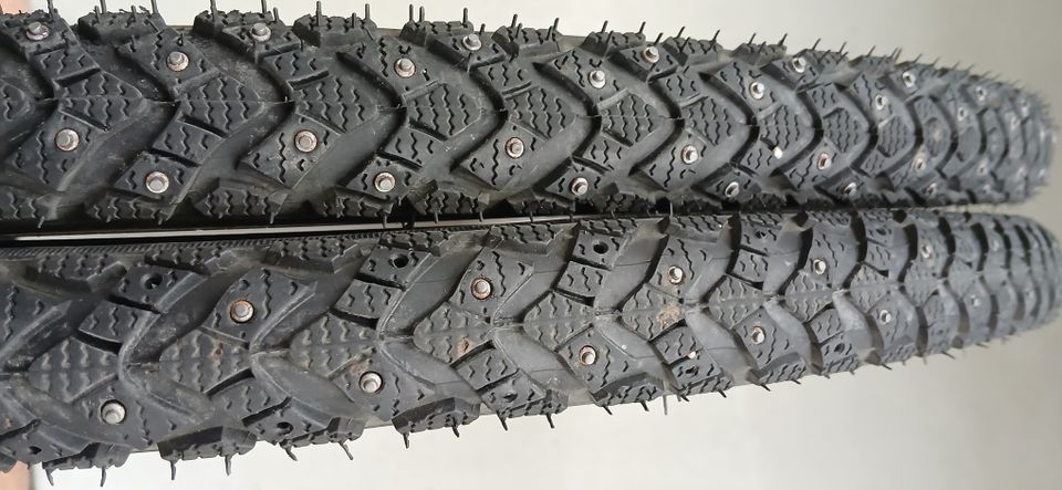 2 Schwalbe pyörän talvirenkaat 28"