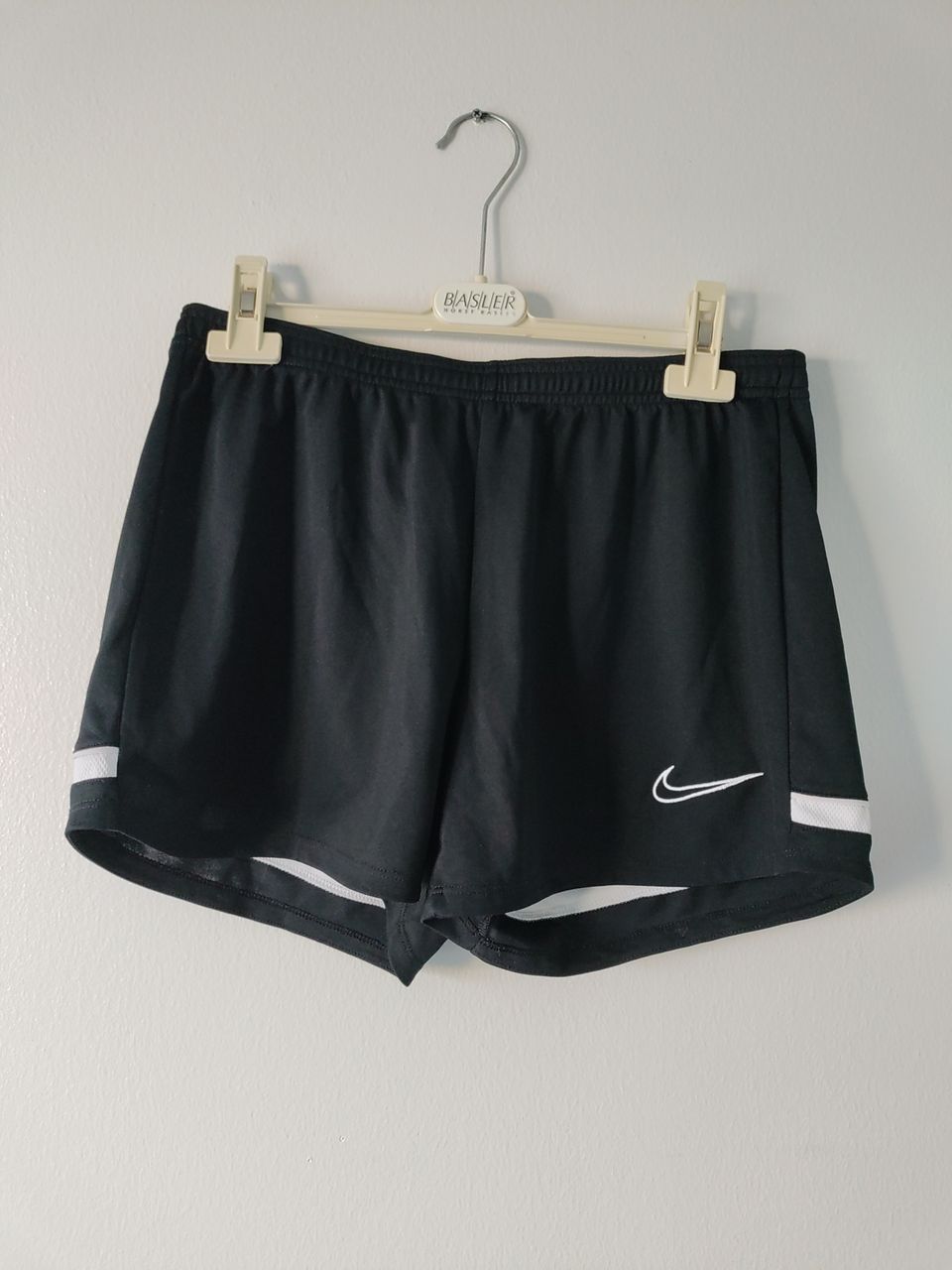 Nike naisten shortsit, koko M