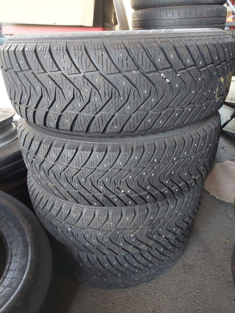 235/65R18 Yokohama nastarenkaat 4kpl