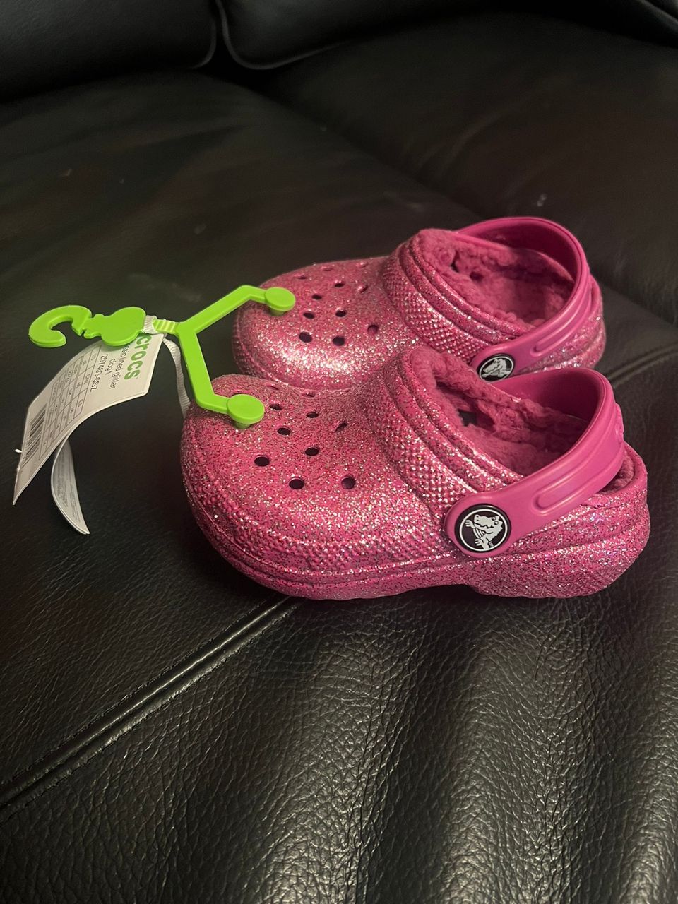 Crocs vuorelliset pistokkaat koko C6 (22-23).