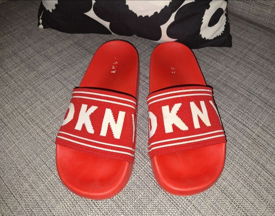 DKNY flipflopit/sandaalit/kengät/släbärit 40