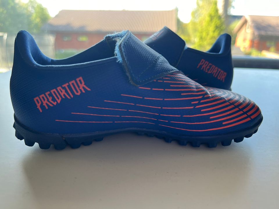 Adidas predator turf -nappikset, 30