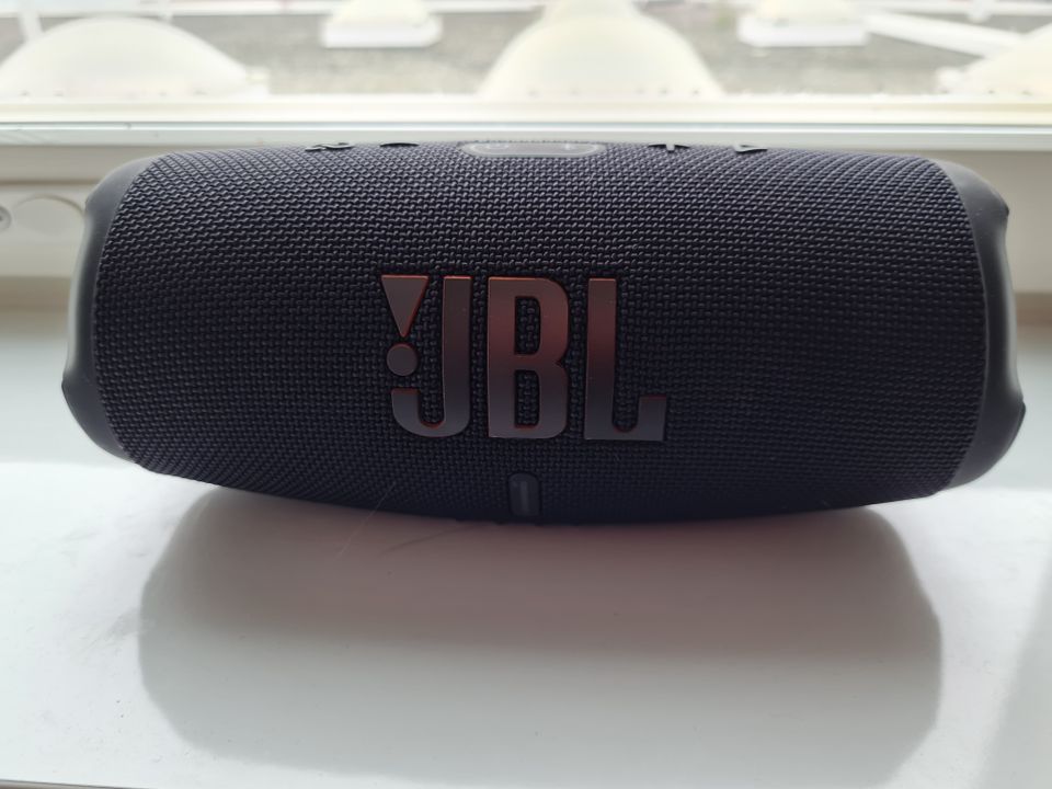 JBL Charge 5 Bluetooth kaiutin