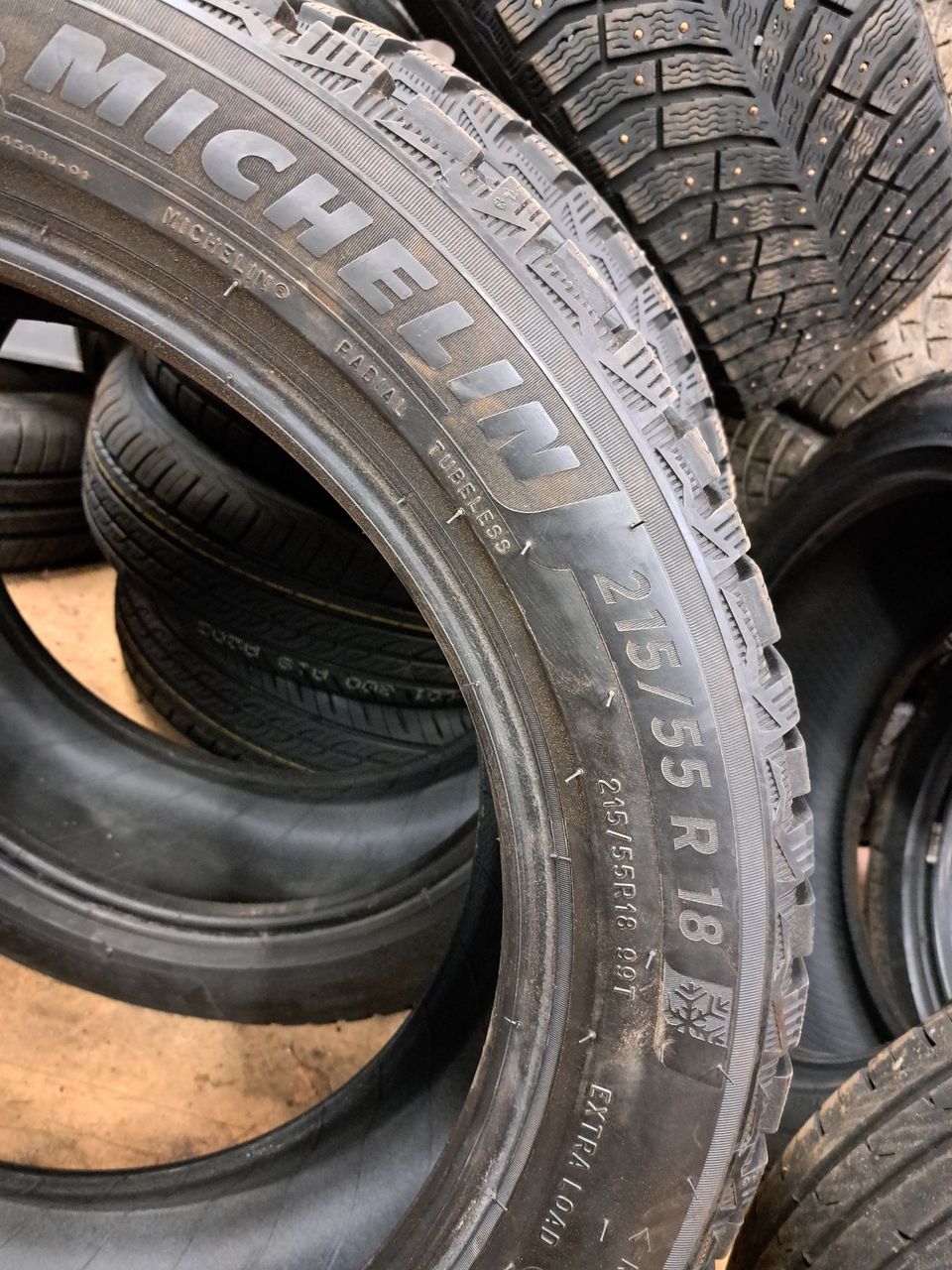 Talvirenkaat Michelin x- ice north 4 215/55 R 18