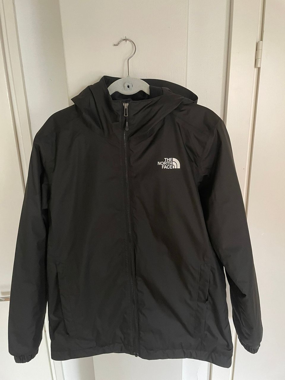 Myydään uusi north face välikausitakki