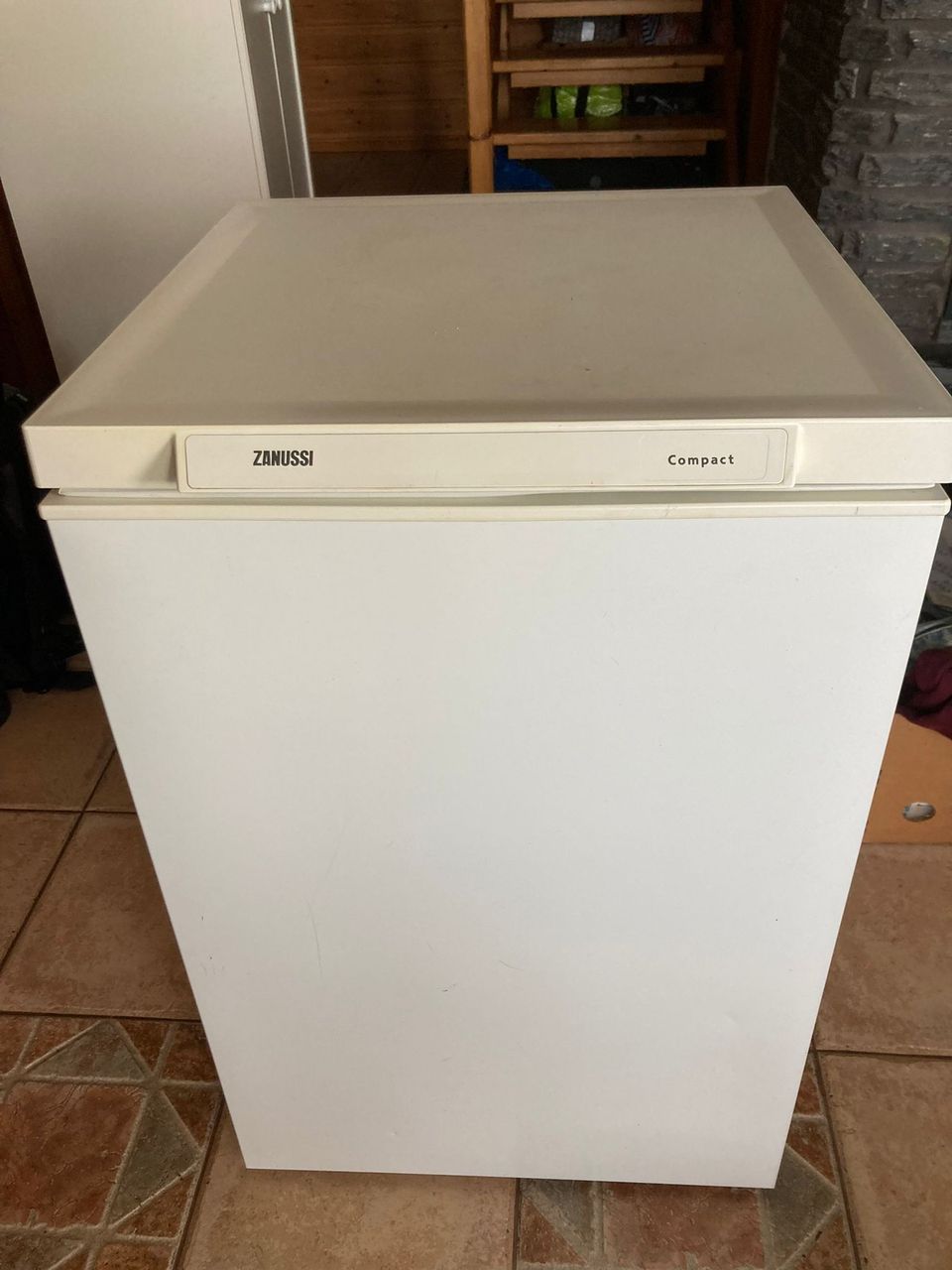 Zanussi arkkupakastin 102l