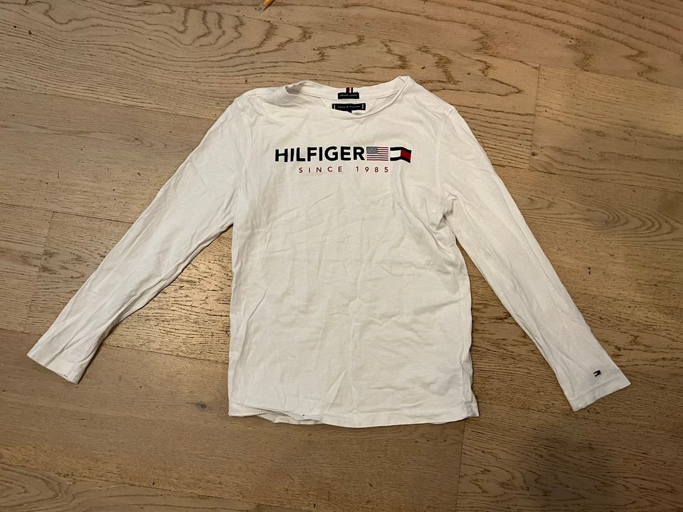 Tommy Hilfiger paita koko 140 cm