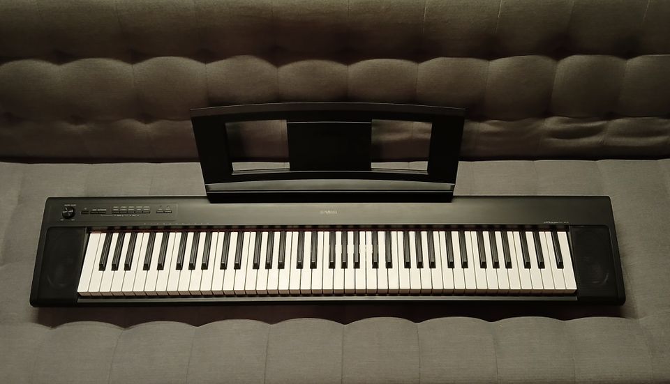 Sähköpiano (Yamaha Piaggero NP-32)