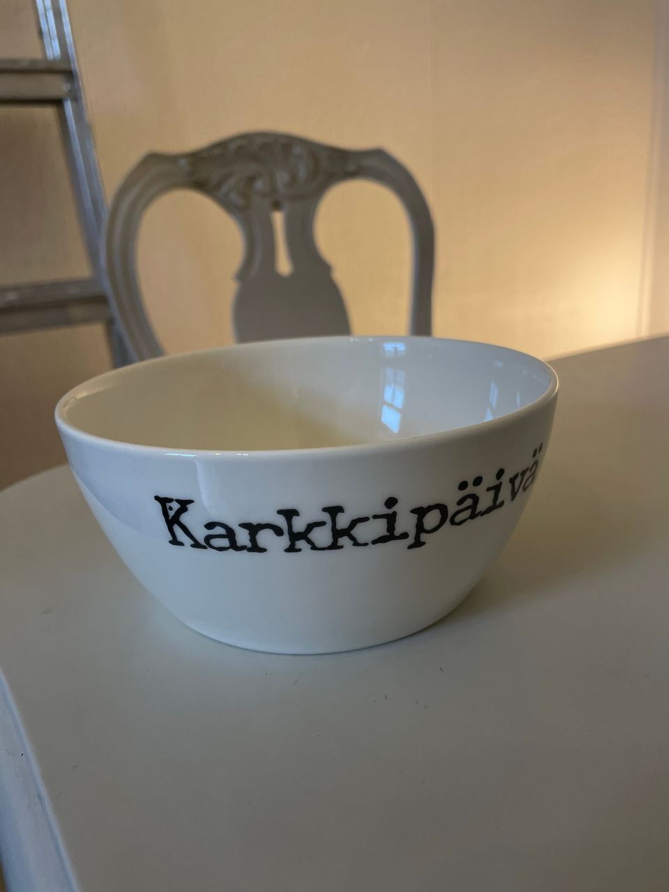 Söpö keraaminen karkkikulho