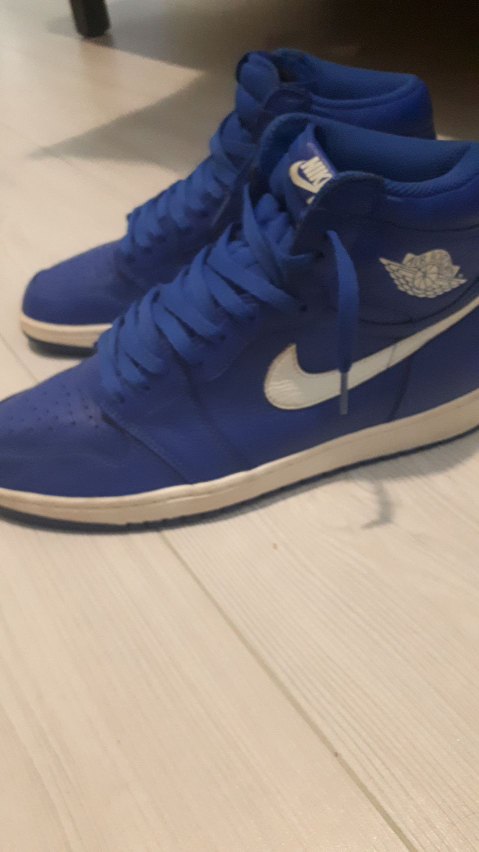 Jordan 1 Retro High Hyper Royal