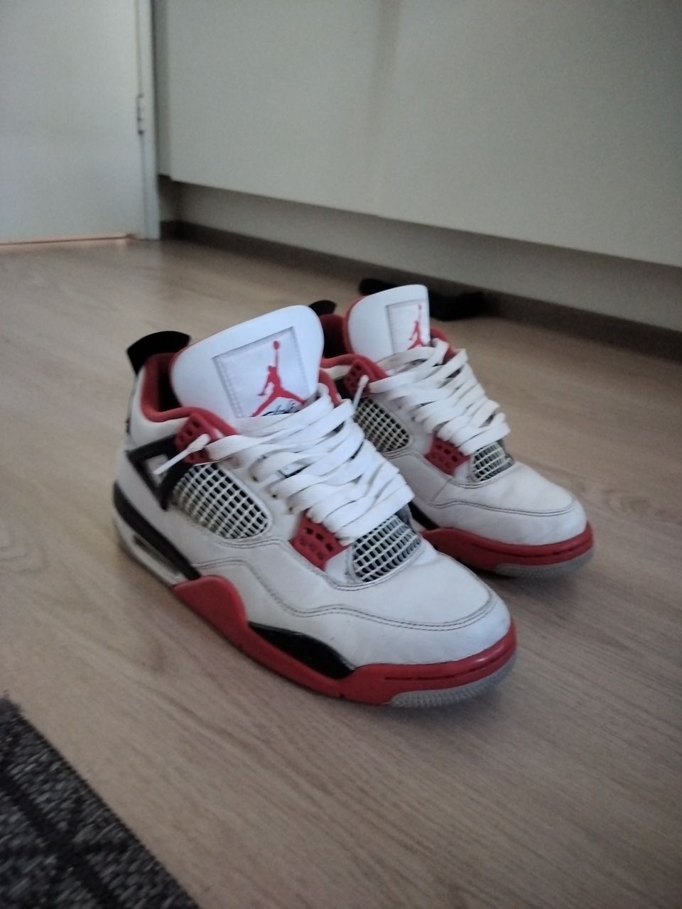 Jordan 4 fire red