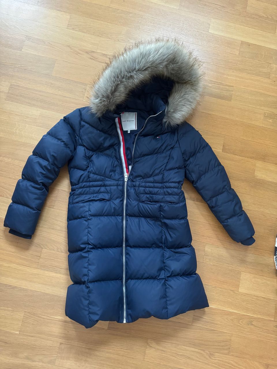 Tommy hilfiger talvitakki 140