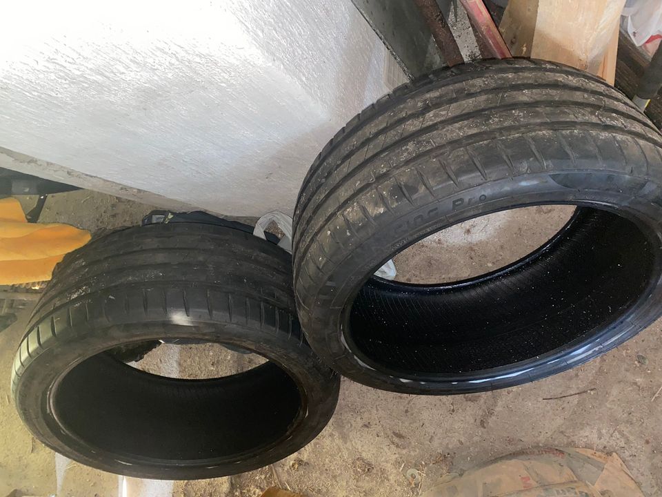 275/35R20 renkaat (2 kpl)