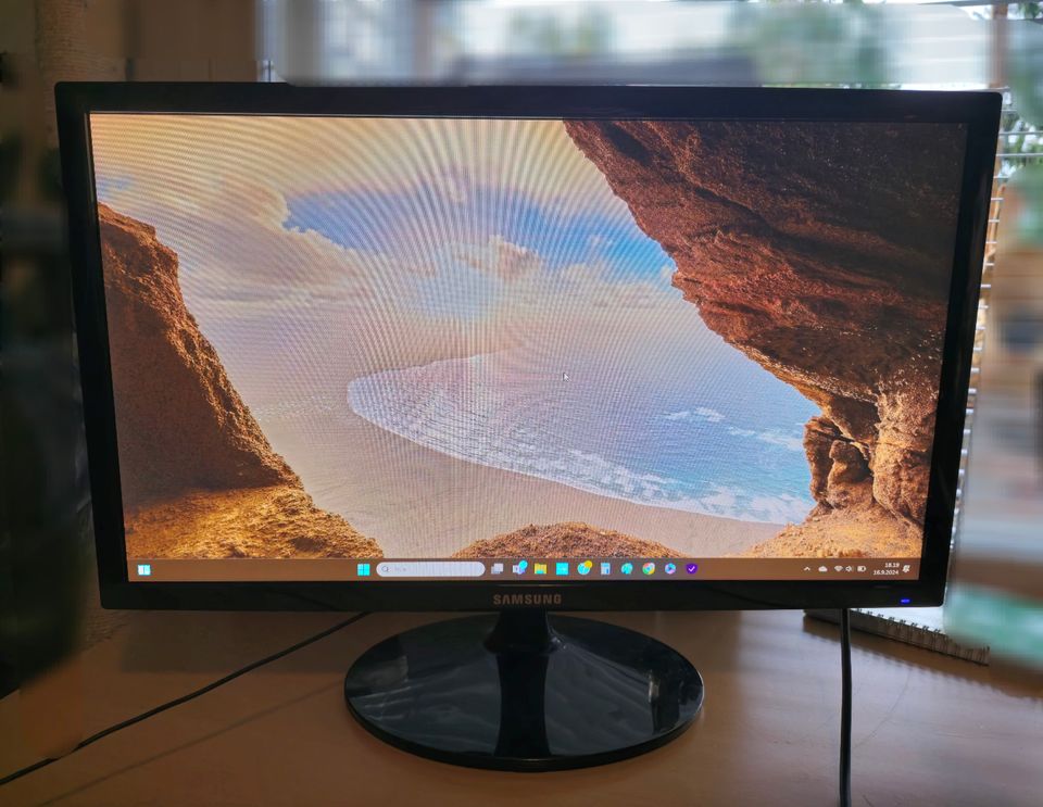 Samsung näyttö 24"