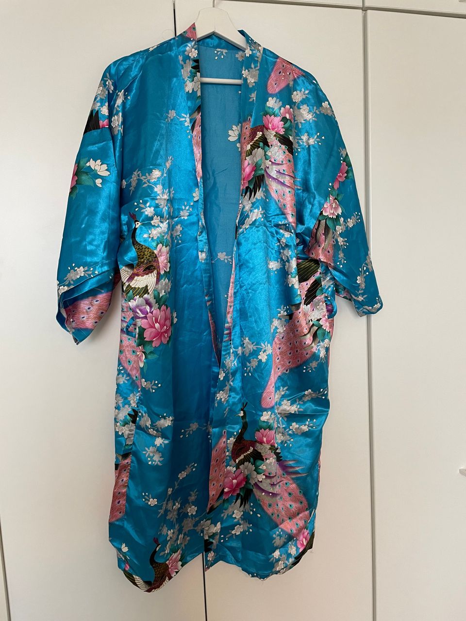 ” Silkkinen ” kimono aamutakki