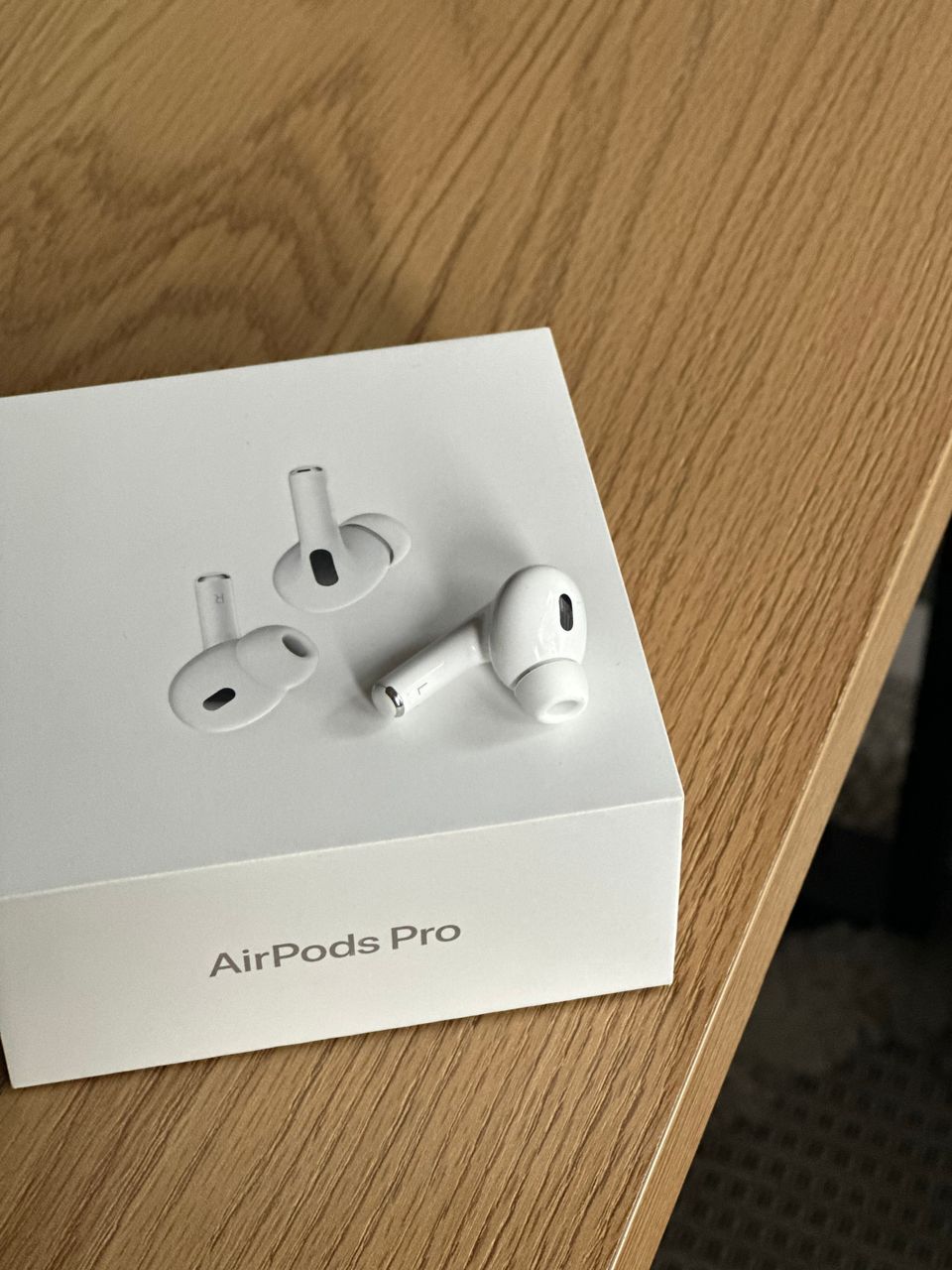 Apple AirPods Pro (2nd generation) vasen kuuloke