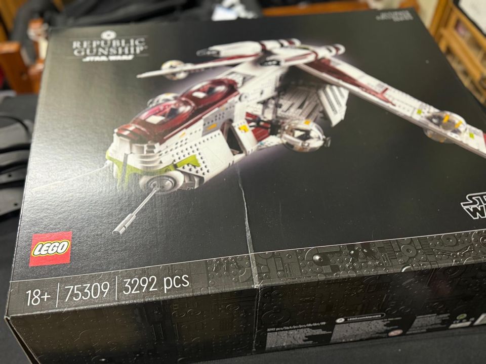 Republic Gunship - UCS Item No: 75309-1