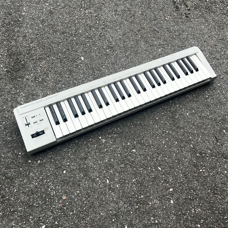 Roland PC-200 midi keyboard