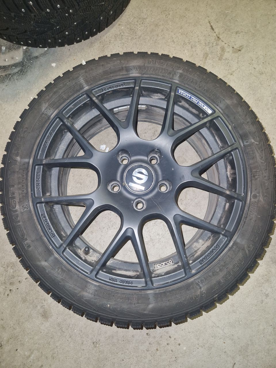 17" Sparco Pro Corsa vanteet Nokian nastarenkailla