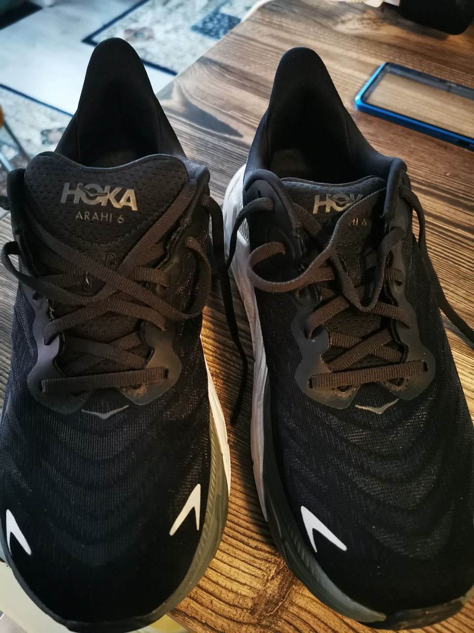 Hoka arahi 6